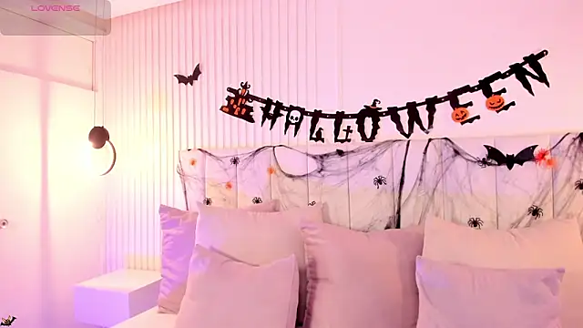 Snapshot of natali_henao chatting on 10.29.25 natali henao online show from 10.29.25