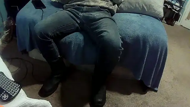 Snapshot of Spunwhiteboy1992 chatting on 11.28.25 Spunwhiteboy1992 online show from 11.28.25