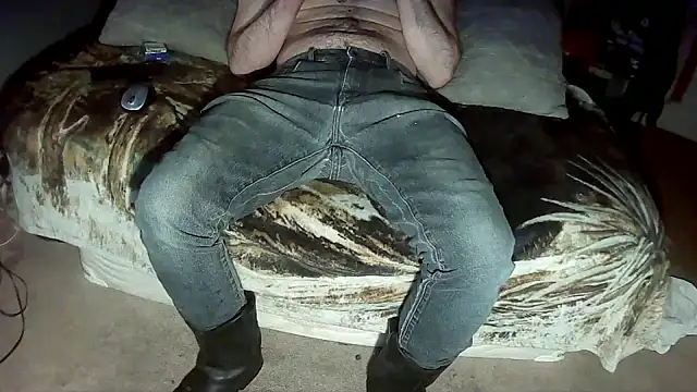 Snapshot of Spunwhiteboy1992 chatting on 12.19.25 Spunwhiteboy1992 online show from 12.19.25