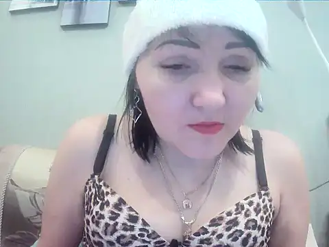 Snapshot of ClaireSunset chatting on 12.26.24 ClaireSunset online show from 12.26.24