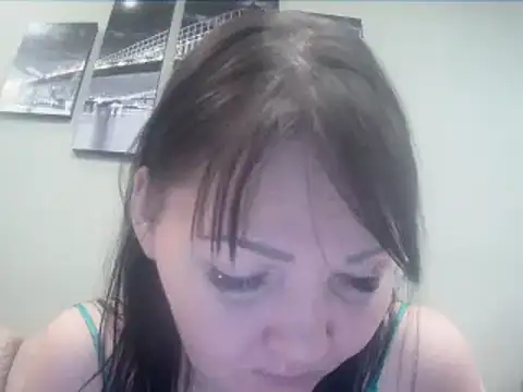 Snapshot of ClaireSunset chatting on 11.22.25 ClaireSunset online show from 11.22.25