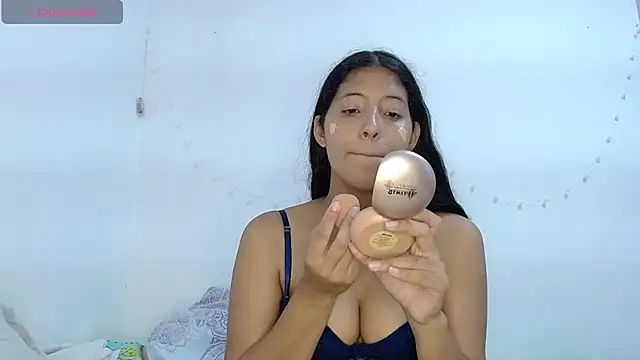 Snapshot of evaluna_horny_ chatting on 03.19.25 evaluna horny online show from 03.19.25