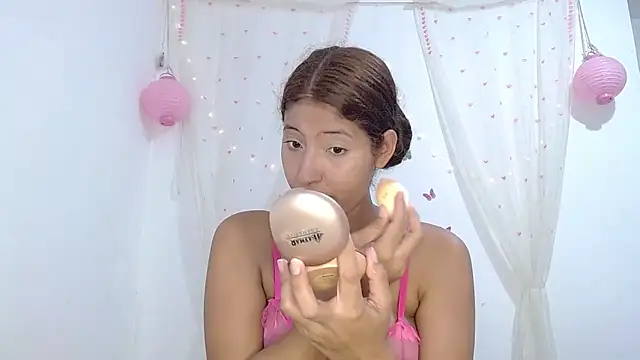 Snapshot of evaluna_horny_ chatting on 09.20.25 evaluna horny online show from 09.20.25