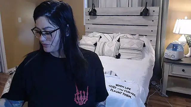 Snapshot of TexasTattooedHouseWife chatting on 03.20.25 TexasTattooedHouseWife online show from 03.20.25