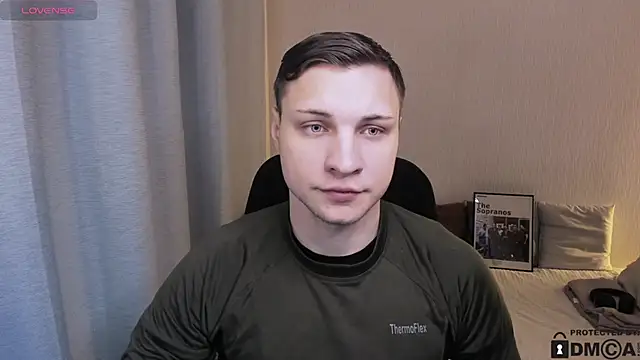 Snapshot of handsome_guy01 chatting on 02.01.26 handsome guy01 online show from 02.01.26