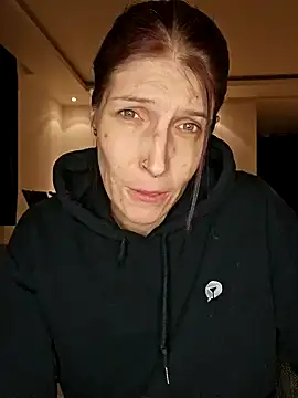 Snapshot of Lenchen_ chatting on 12.21.24 Lenchen online show from 12.21.24