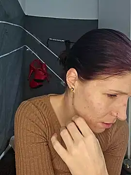 Snapshot of Lenchen_ chatting on 12.22.24 Lenchen online show from 12.22.24