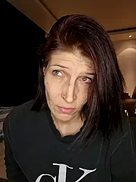 Snapshot of Lenchen_ chatting on 12.23.24 Lenchen online show from 12.23.24