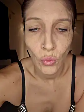 Snapshot of Lenchen_ chatting on 01.06.25 Lenchen online show from 01.06.25