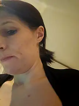 Snapshot of Lenchen_ chatting on 01.19.25 Lenchen online show from 01.19.25