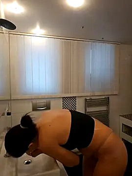 Snapshot of Lenchen_ chatting on 02.06.25 Lenchen online show from 02.06.25