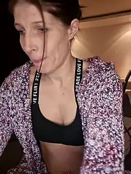 Snapshot of Lenchen_ chatting on 02.21.25 Lenchen online show from 02.21.25