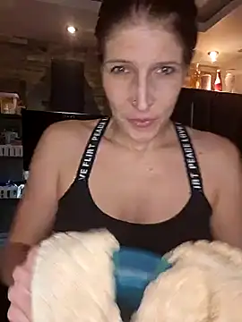 Snapshot of Lenchen_ chatting on 02.22.25 Lenchen online show from 02.22.25