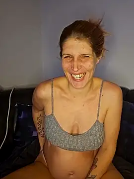 Snapshot of Lenchen_ chatting on 11.08.25 Lenchen online show from 11.08.25