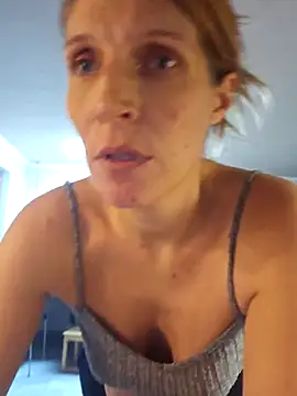 Snapshot of Lenchen_ chatting on 11.12.25 Lenchen online show from 11.12.25