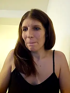 Snapshot of Lenchen_ chatting on 02.13.26 Lenchen online show from 02.13.26