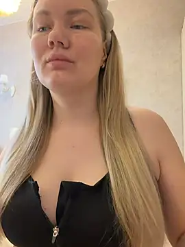 Snapshot of LianaCruz__ chatting on 02.04.26 LianaCruz online show from 02.04.26