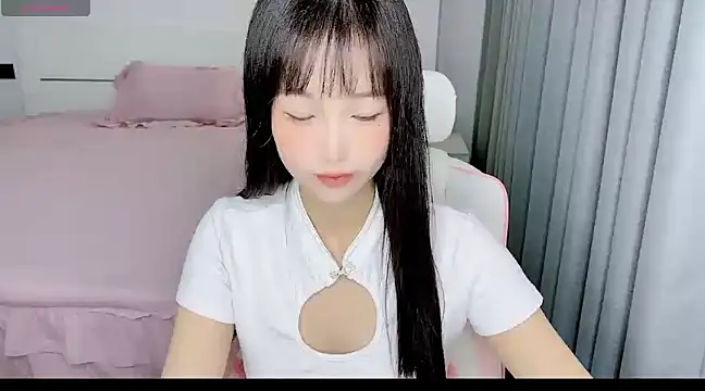 Snapshot of -Wendy__ chatting on 02.07.25 -Wendy online show from 02.07.25