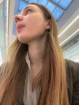 Lia  Love online show from 12.04.24