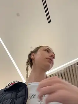 Lia  Love online show from 09.16.25