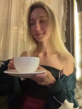 Lia  Love online show from 10.21.25