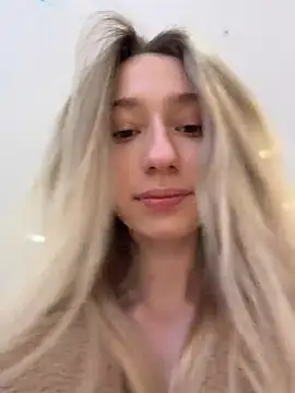 Lia  Love online show from 12.22.25