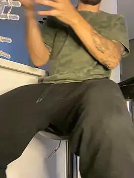 Snapshot of MrSoulMommy chatting on 12.08.24 MrSoulMommy online show from 12.08.24