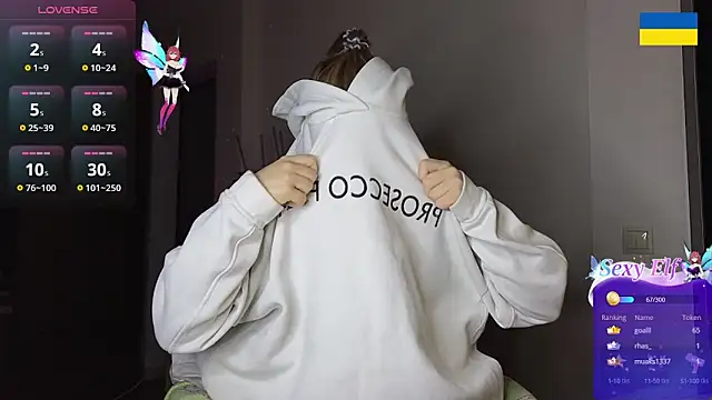 Snapshot of RedVelveten chatting on 12.05.24 RedVelveten online show from 12.05.24