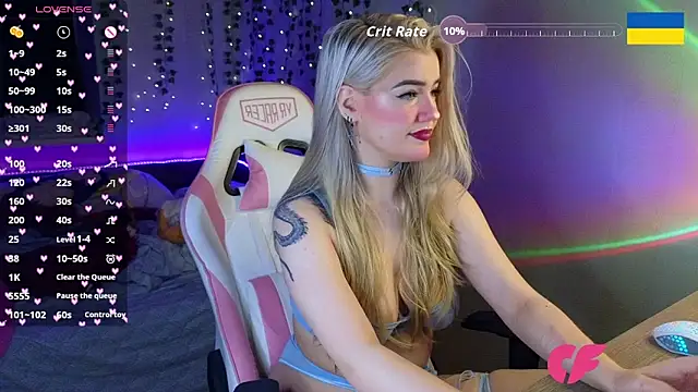 Snapshot of RedVelveten chatting on 11.11.25 RedVelveten online show from 11.11.25