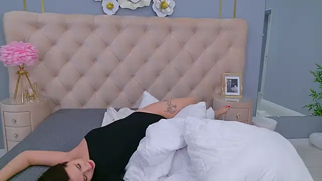 milaleoneli online show from 02.12.25