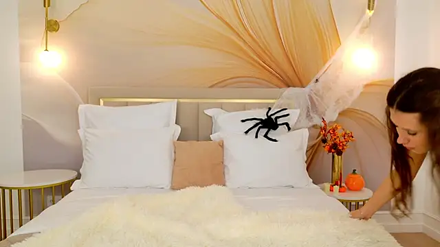 milaleoneli online show from 10.29.25