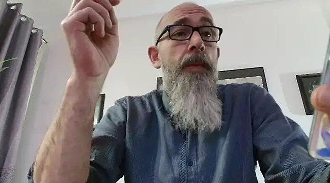 Snapshot of Kingsscepter chatting on 02.05.25 Kingsscepter online show from 02.05.25