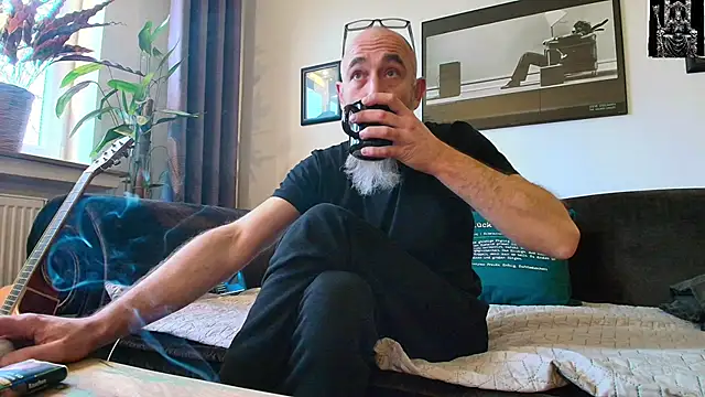 Snapshot of Kingsscepter chatting on 02.25.25 Kingsscepter online show from 02.25.25