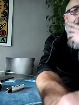 Snapshot of Kingsscepter chatting on 10.13.25 Kingsscepter online show from 10.13.25