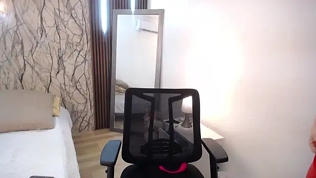 MartinaGuzmann online show from 02.22.25