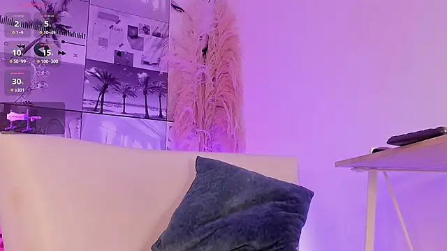 Snapshot of MiaCavallii_ chatting on 10.11.25 MiaCavallii online show from 10.11.25