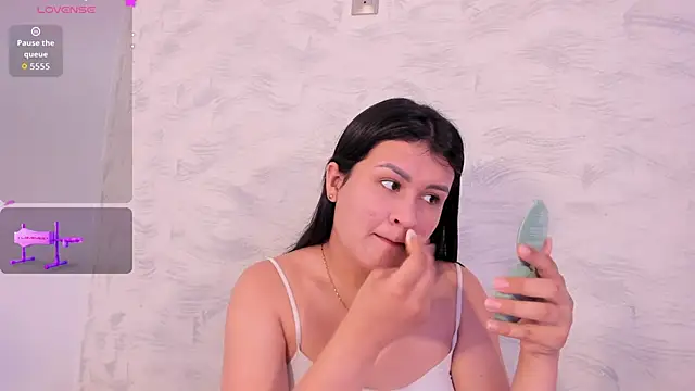 Elalove  online show from 10.20.25