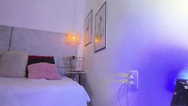 naomiii   online show from 01.06.26