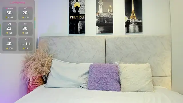 naomiii   online show from 04.18.26