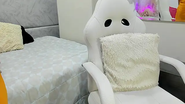 naomiii   online show from 05.19.26