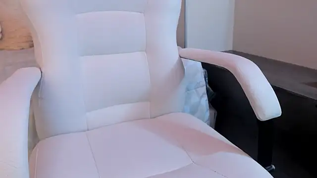 naomiii   online show from 06.08.26