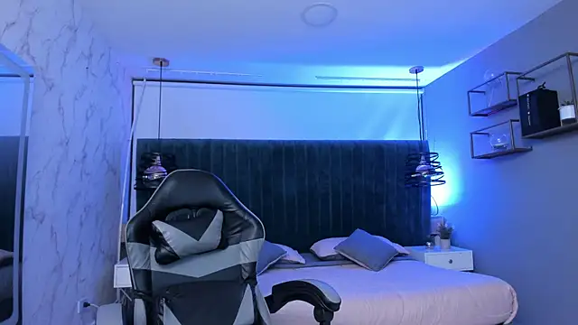 Snapshot of MAGIC_SOFI chatting on 09.18.25 MAGIC SOFI online show from 09.18.25