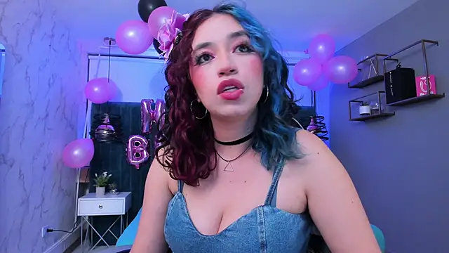 Snapshot of MAGIC_SOFI chatting on 11.08.25 MAGIC SOFI online show from 11.08.25