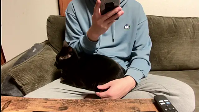 Snapshot of tuki_fu chatting on 02.26.25 tuki fu online show from 02.26.25