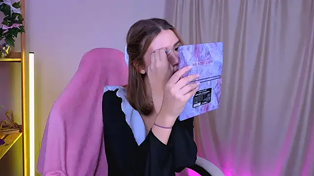 EmmaKeam online show from 09.28.25