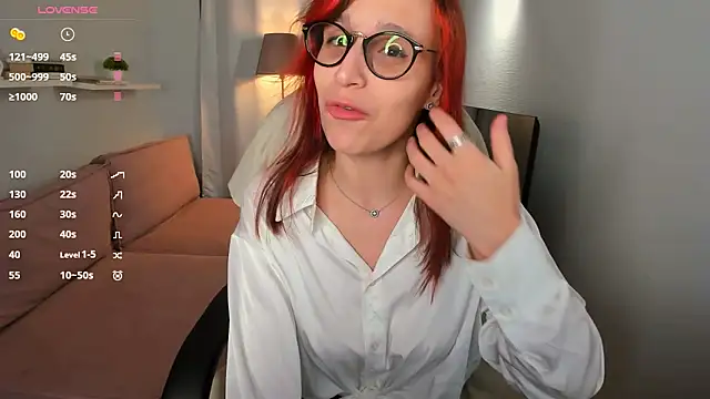 Snapshot of Dora_Marcelli chatting on 10.11.25 Dora Marcelli online show from 10.11.25