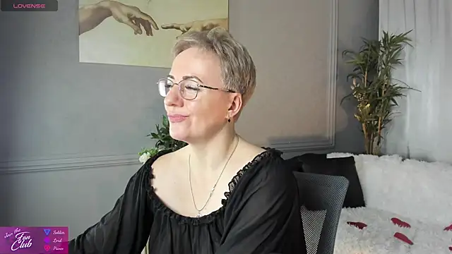 Nika Smit online show from 02.14.25