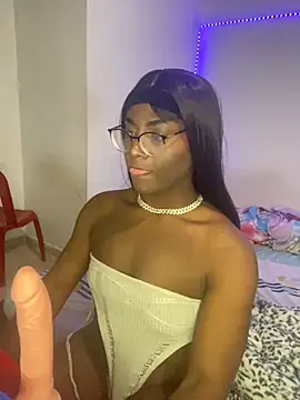 Snapshot of bigcrisblack chatting on 12.21.24 bigcrisblack online show from 12.21.24