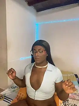 Snapshot of bigcrisblack chatting on 12.22.24 bigcrisblack online show from 12.22.24