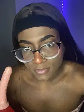 Snapshot of bigcrisblack chatting on 12.26.24 bigcrisblack online show from 12.26.24